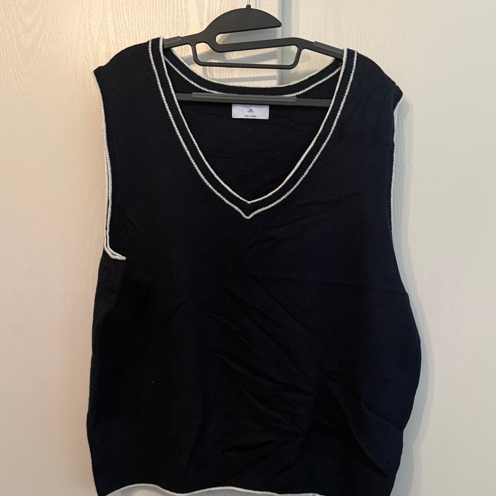 NWT Old Navy Navy and White V-Neck Sweater Vest
